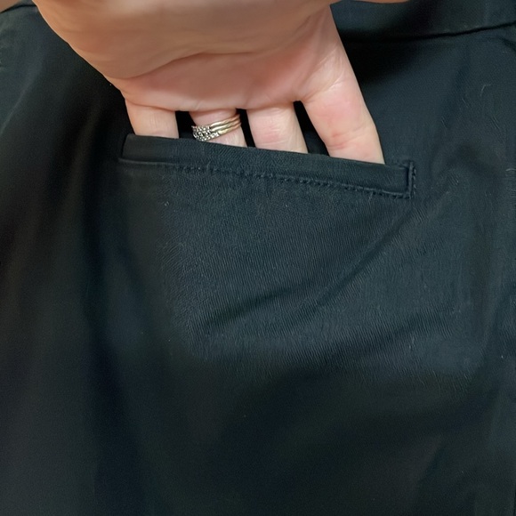 Loft size 4 Julie 10” Inseam Black Mid-rise Soft Bermuda Shorts with Pockets - Picture 6 of 9